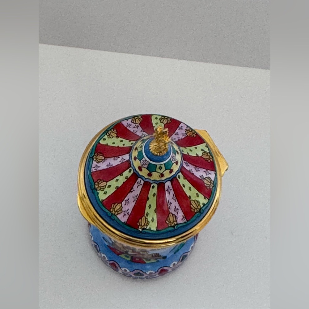 Staffordshire Enamels "Galloping Horses" carousel bonbonniere enamel box - Picture 6 of 7